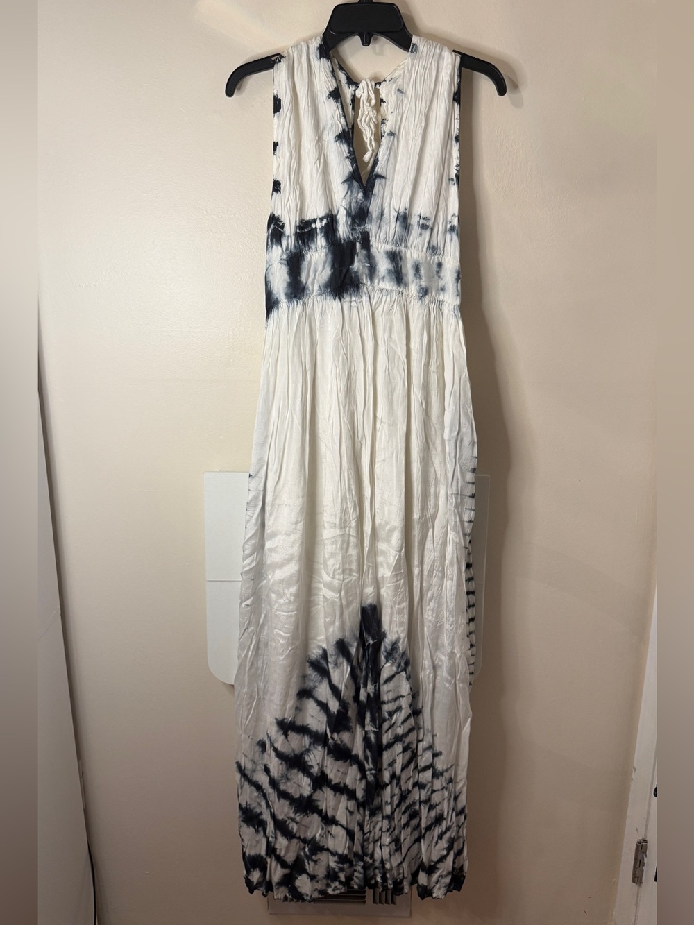 Sleeveless White and Navy Tie-Dye Maxi Dress with V-Neck